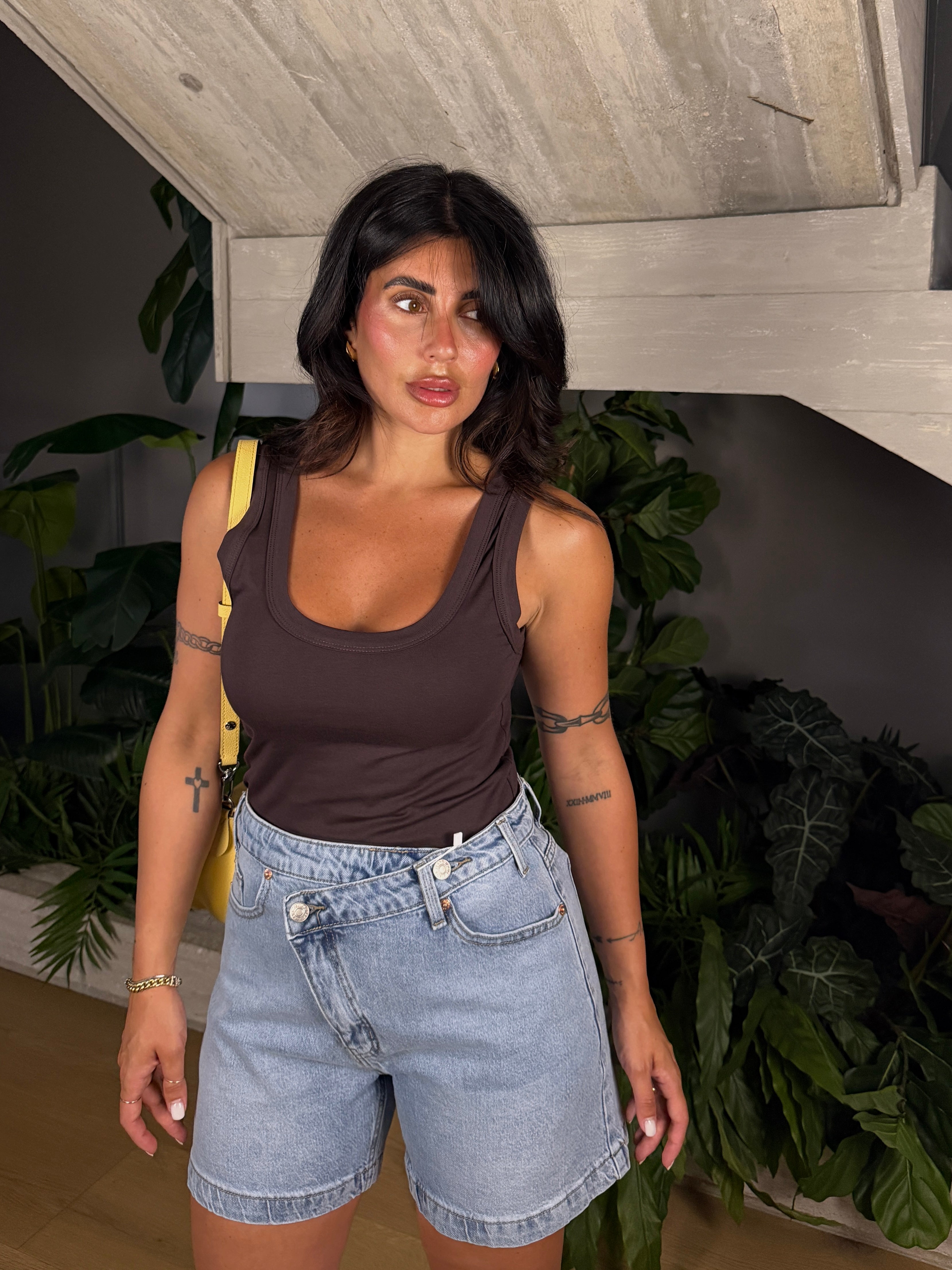 SHORT BOTTONE TRASVERSALE