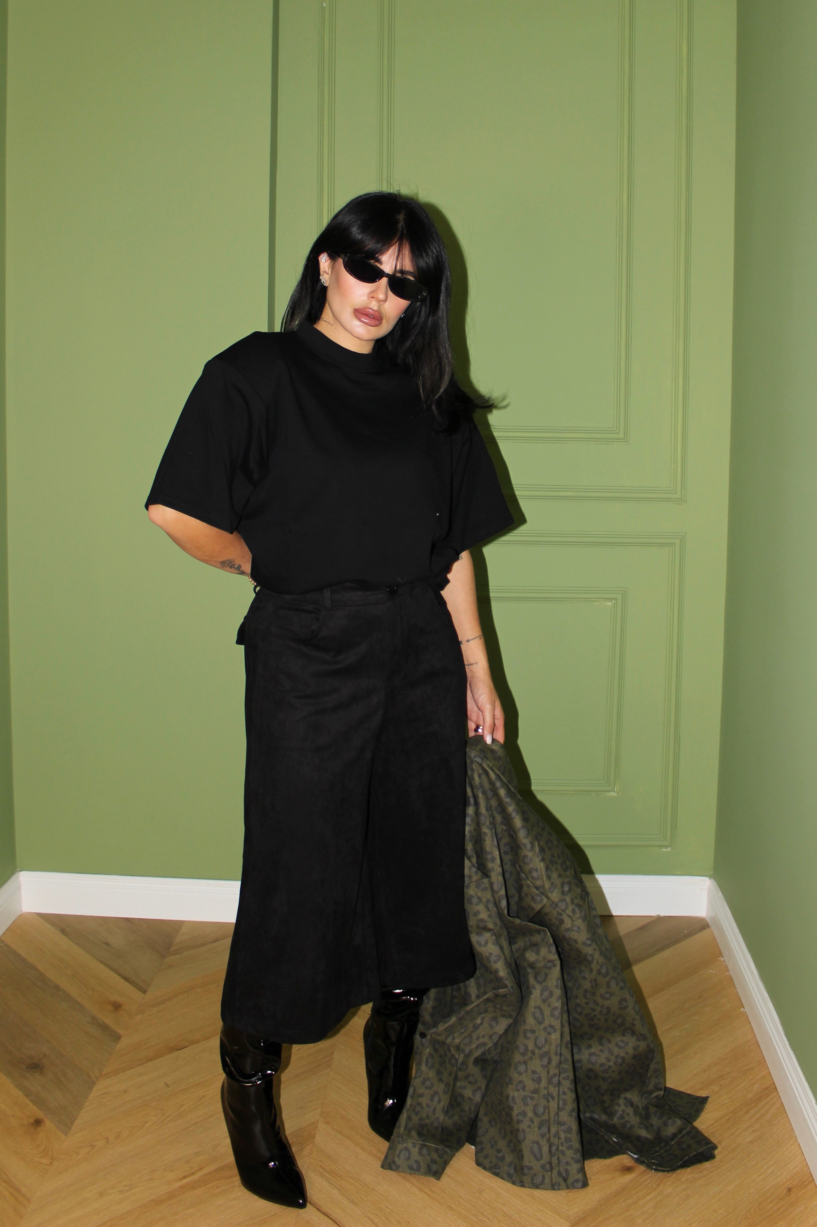 BERMUDA IN SUEDE BLACK