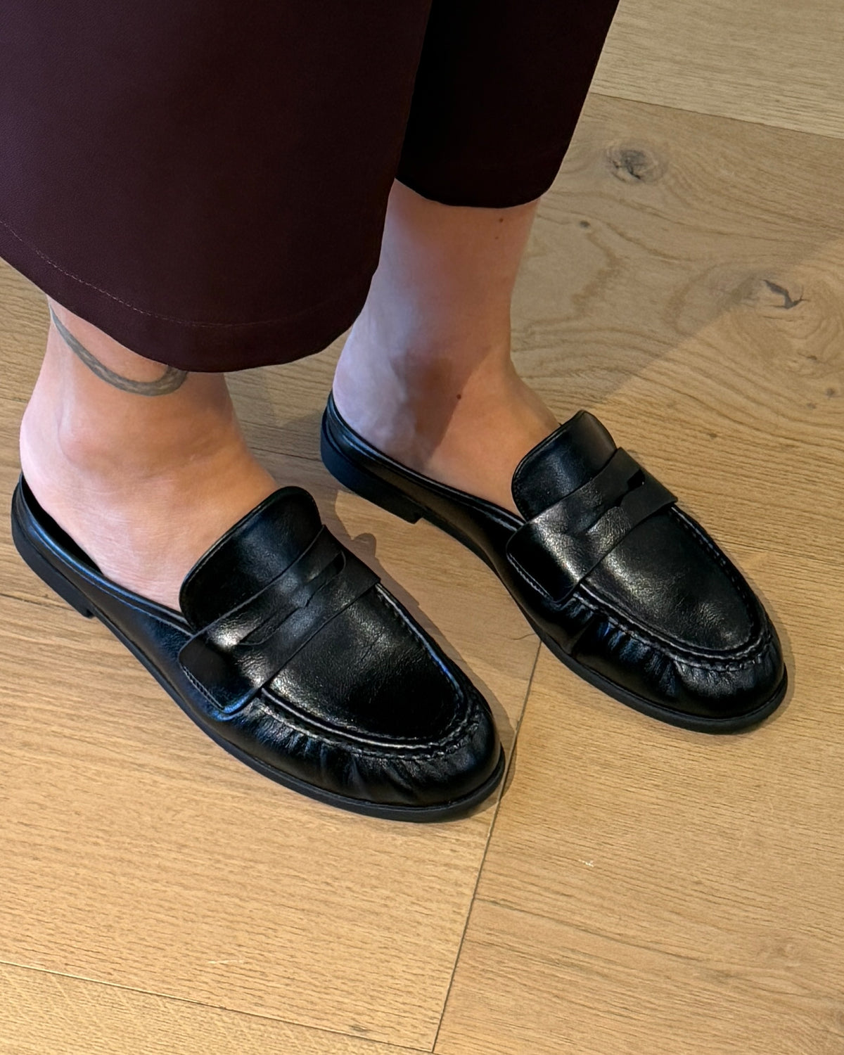 MULES NEW BLACK