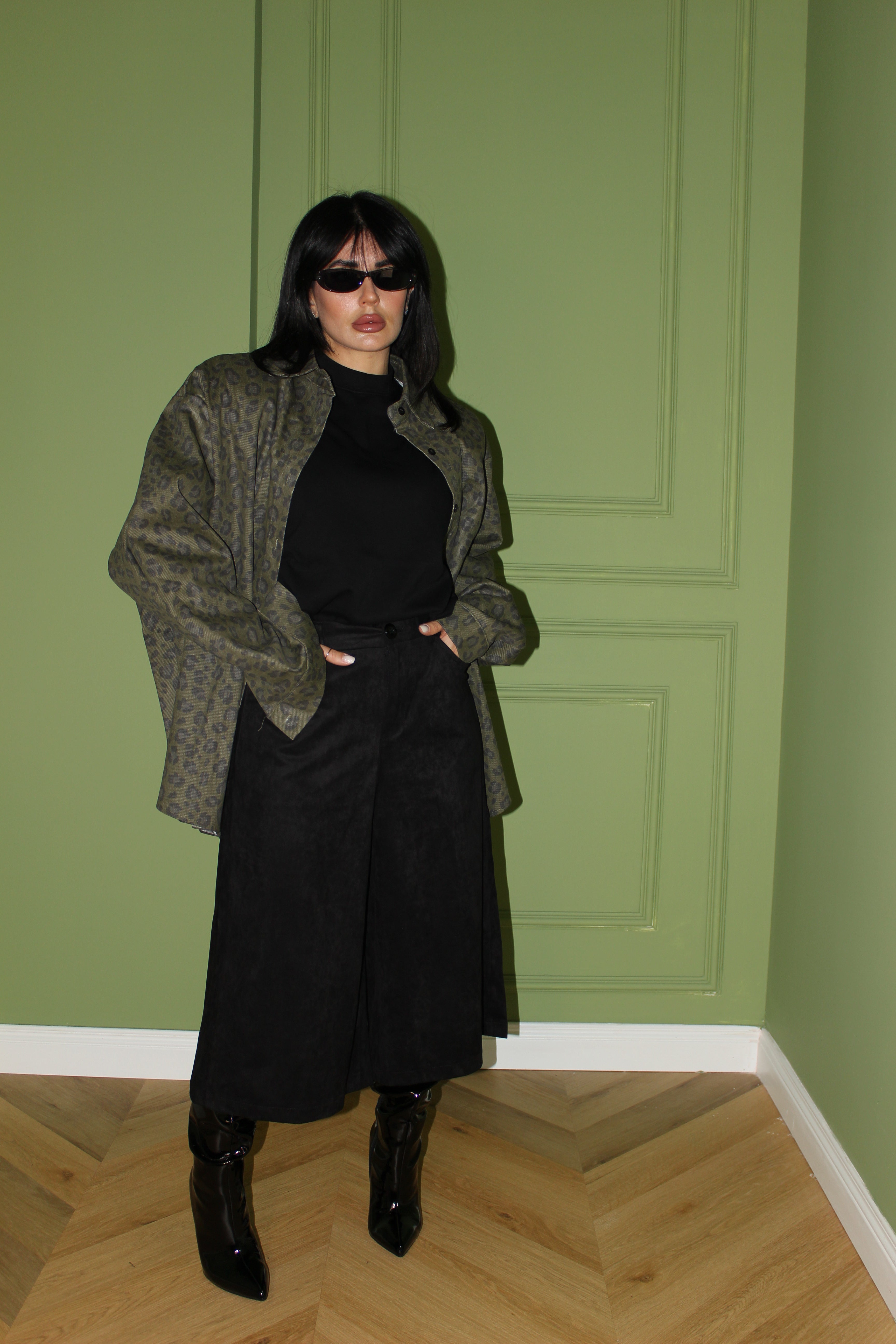 BERMUDA IN SUEDE BLACK