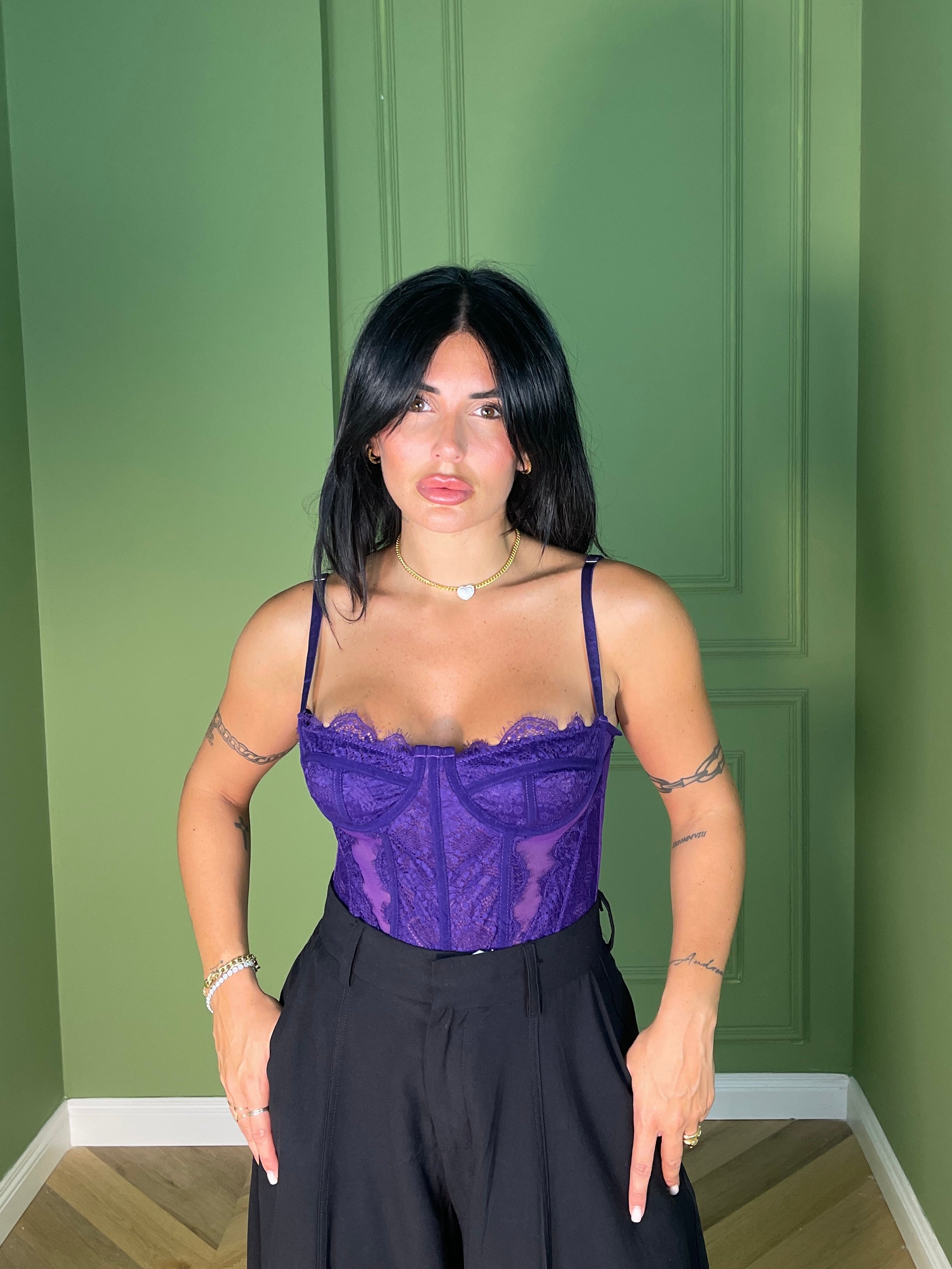 BUSTIER SEDUCTION