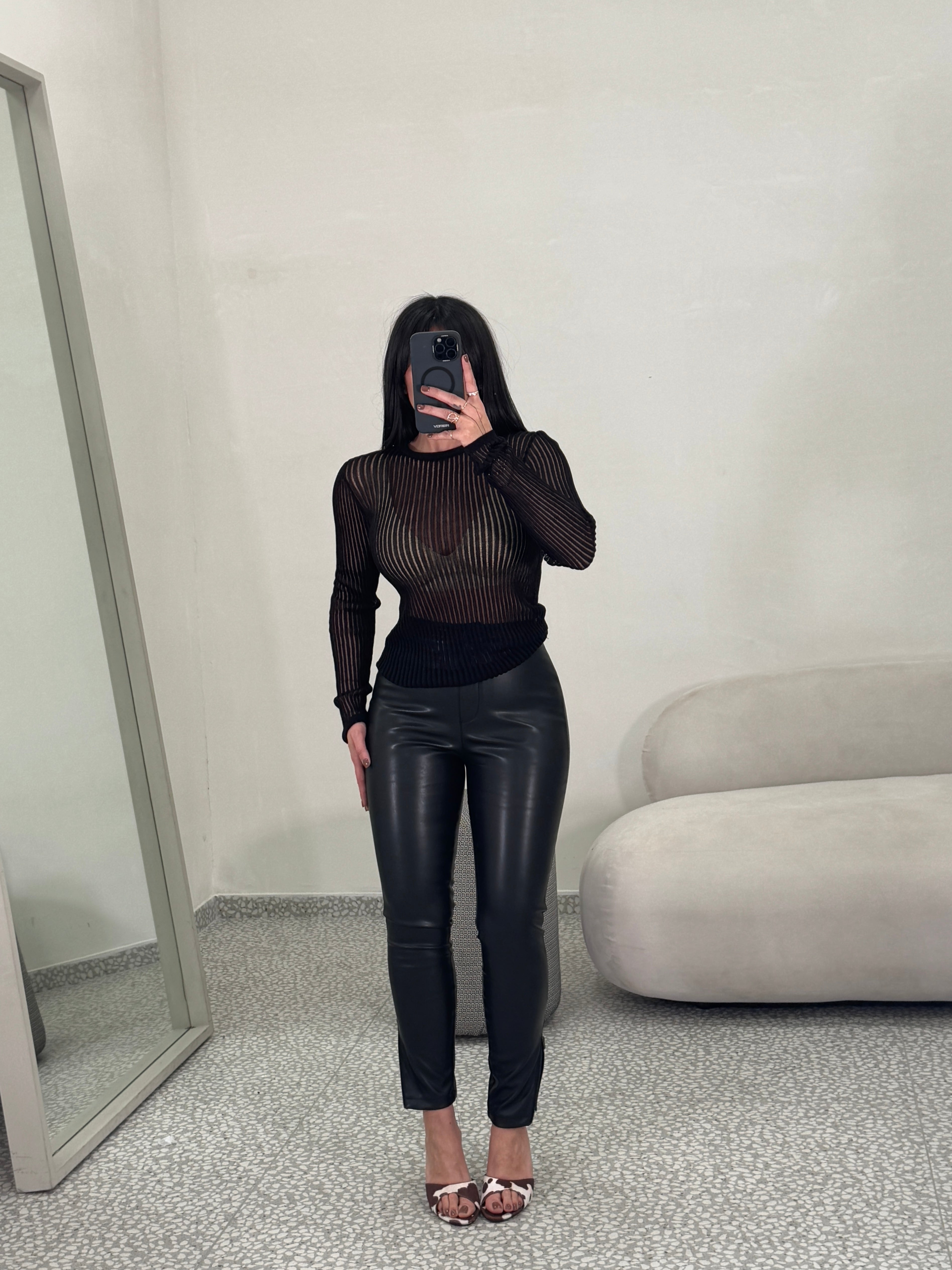 Pantalone ecopelle spacchetto