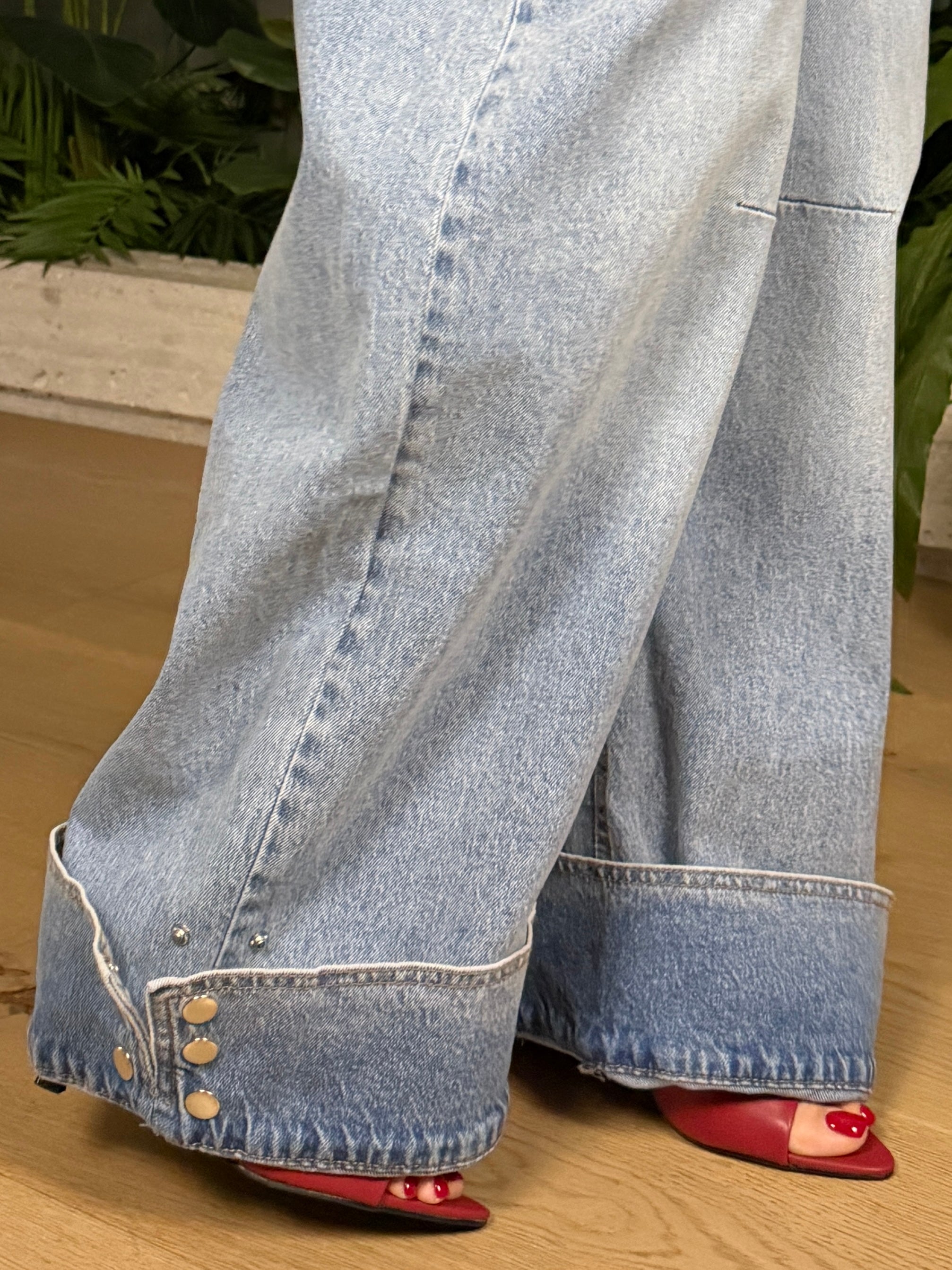 JEANS BUTTONS ANKLE